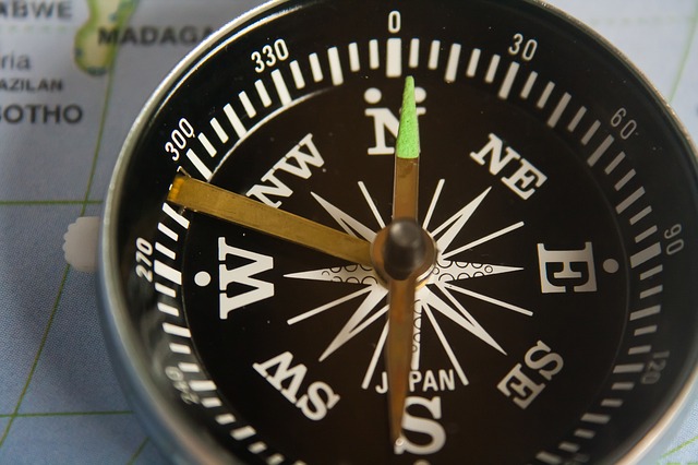 16 arah mata angin dalam bahasa inggris berdasarkan kompas