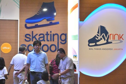  menjelang waktu liburan selesai tahun mungkin banyak yang galau mau mengisinya dengan per √ Info Harga Tiket Masuk Ice Skating Taman Anggrek Jakarta Terbaru + Jam Operasionalnya