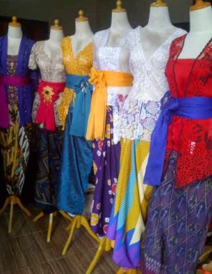 nama baju khas atau pakaian adat Bali untuk pria dan wanita lengkap dengan gambar dan keterangannya (udeng)