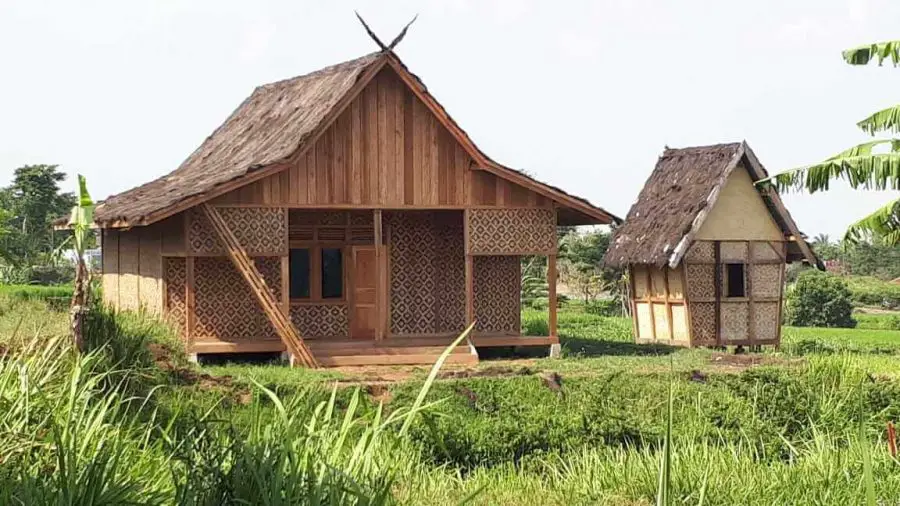 Imah Julang Ngapak - Rumah Adat Jawa Barat